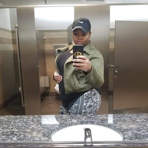 Meet your Posher, Faye